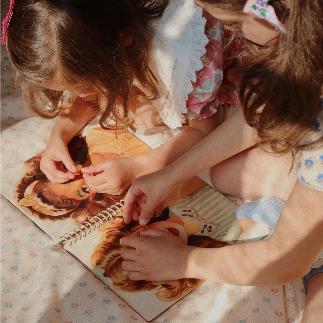 Glam Me Up Sticker Buch
