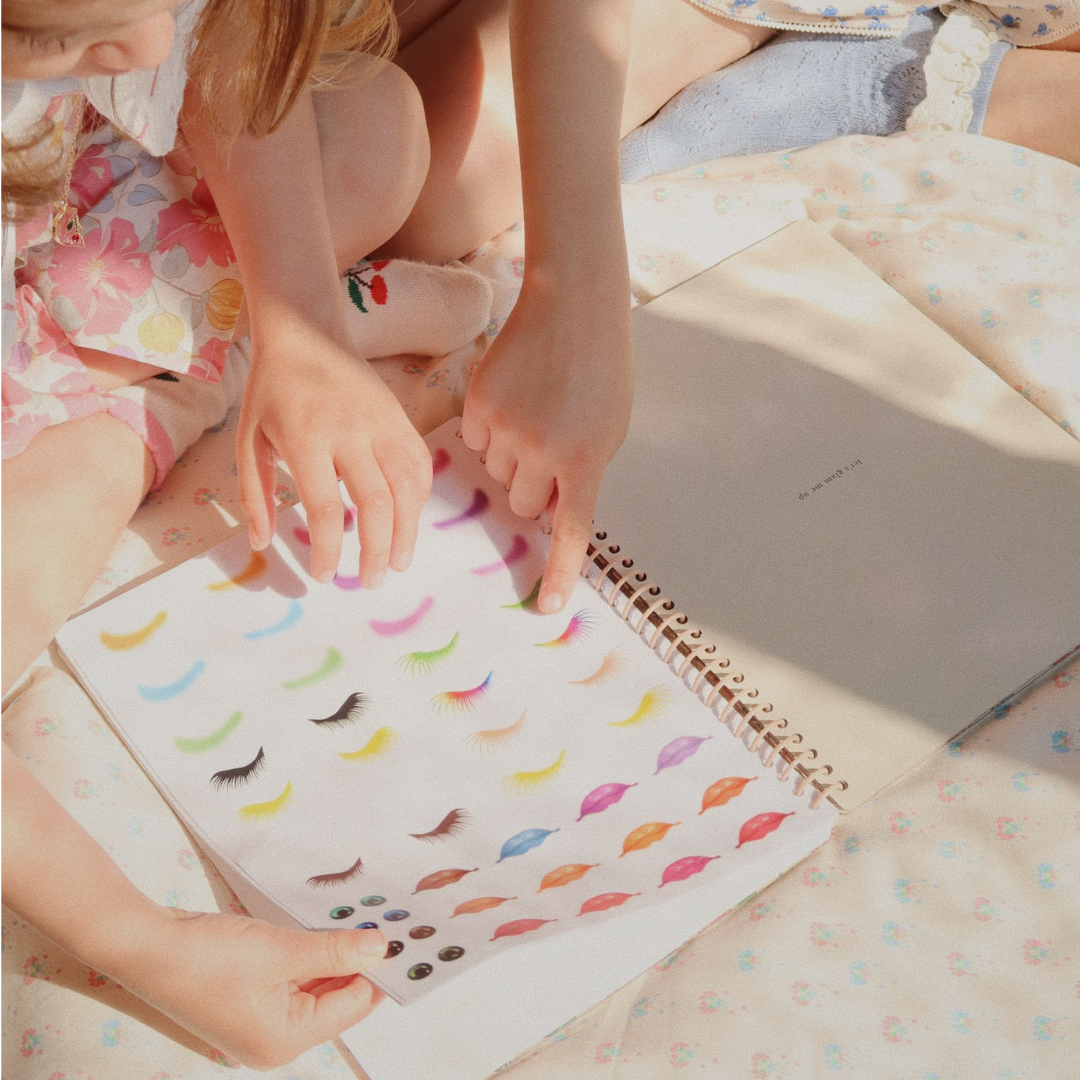Glam Me Up Sticker Buch