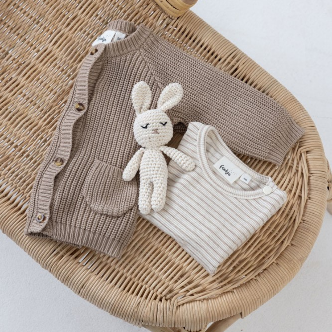 Babystrickjacke - taupe
