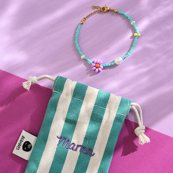 Perlenarmband Kirschen für Mamas mit Karabinerverschluss, Säckchen hellgrün/natur und Stickerei Mama (Kopie)