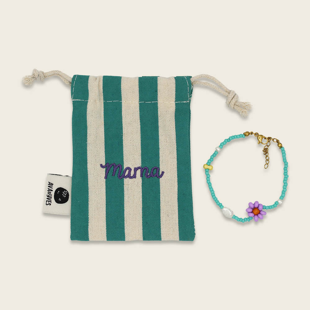 Perlenarmband Kirschen für Mamas mit Karabinerverschluss, Säckchen hellgrün/natur und Stickerei Mama (Kopie)