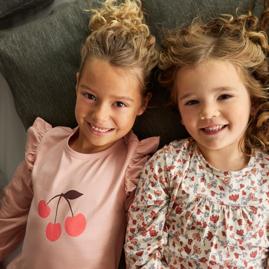 Pyjama mit Kirschen