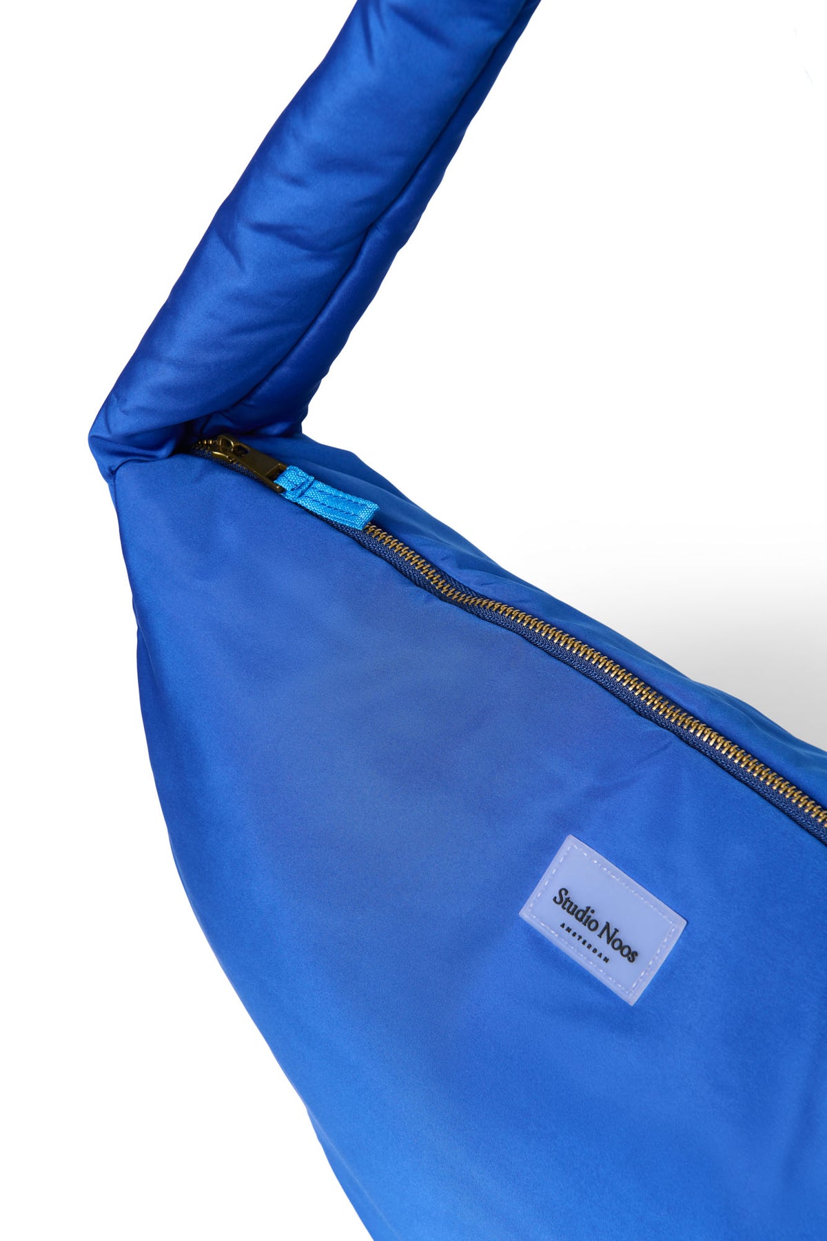 Puﬀy Cross Body Bag - Blau